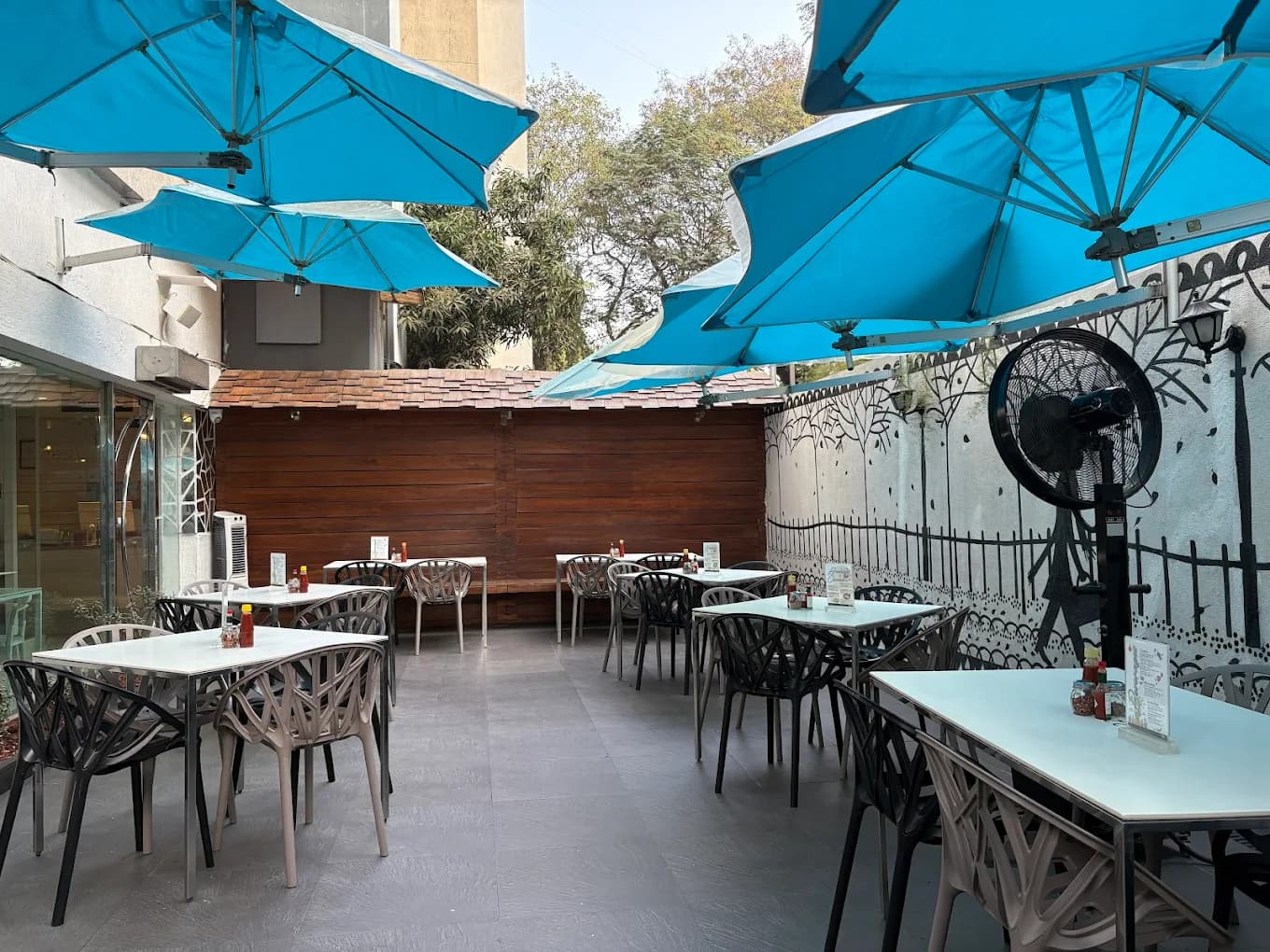 Eat Around The Corner, Pali Hill, Bandra West, Mumbai