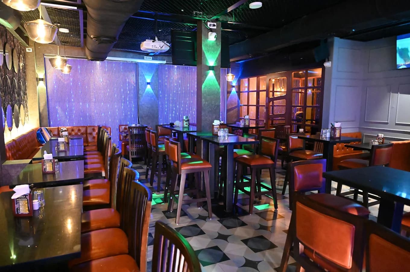 Black Bull Bar & Restaurant, Andheri East, Mumbai