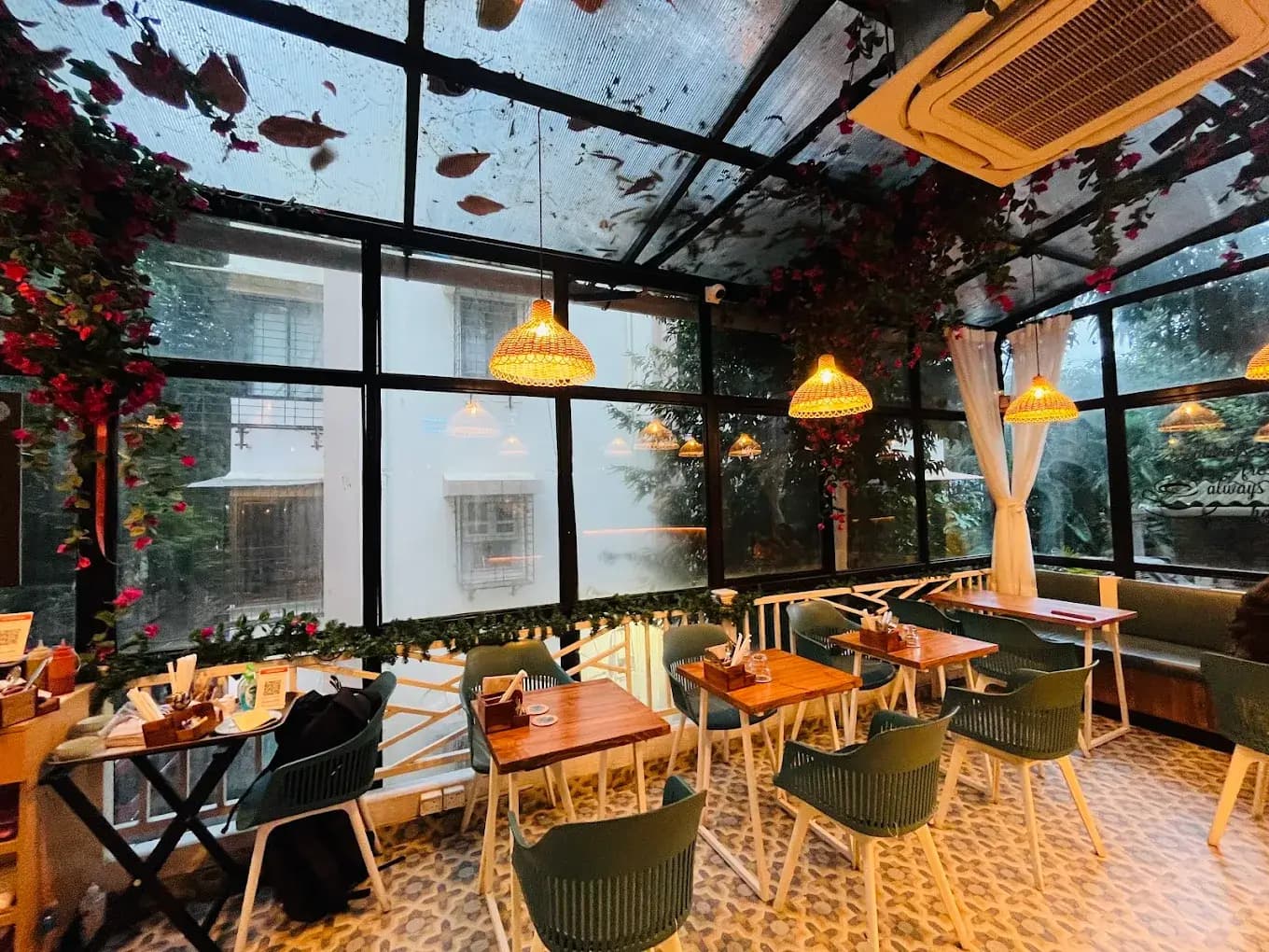 Spunky Gourmet Cafe, Bandstand, Bandra West, Mumbai